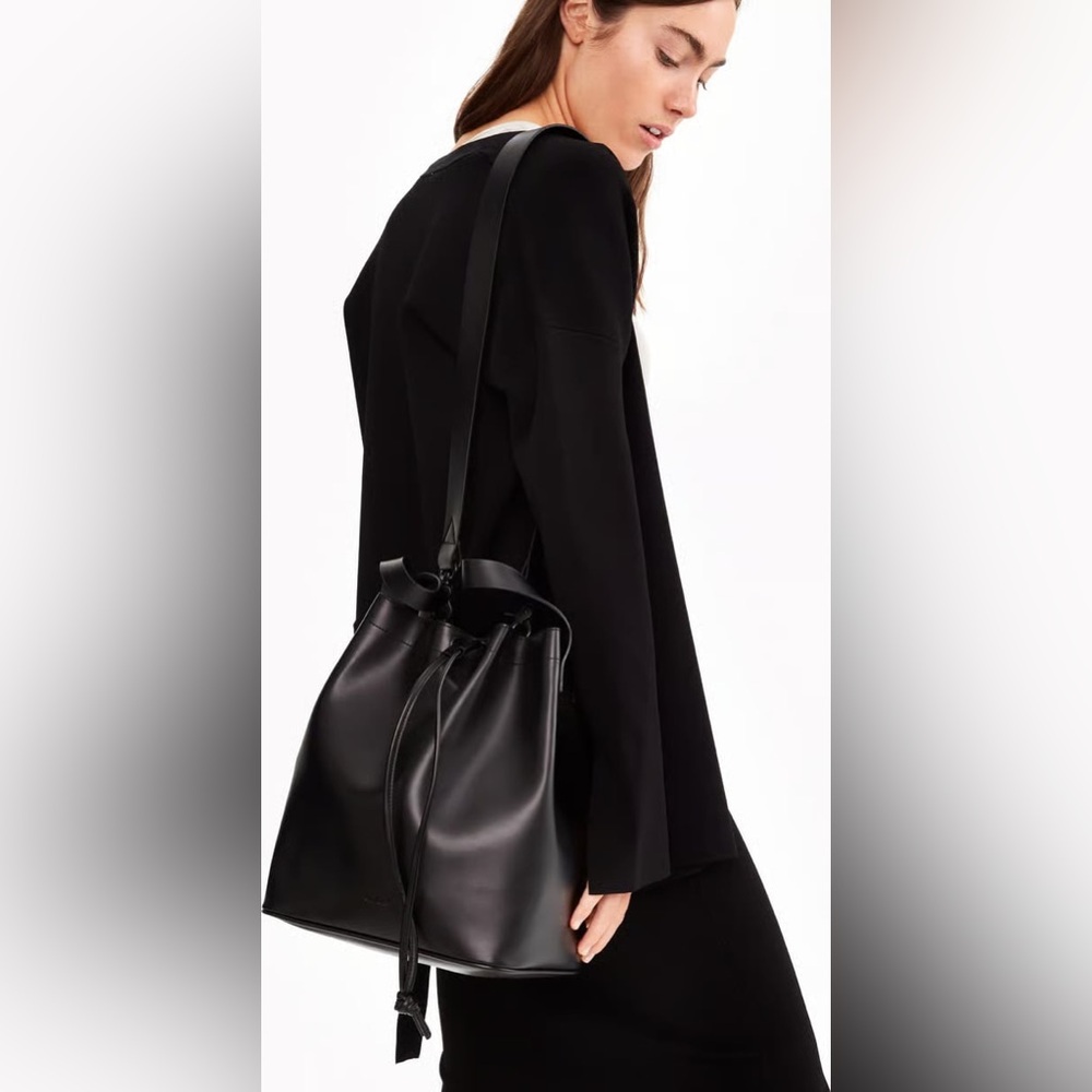 Lolë Bucket Bag Black